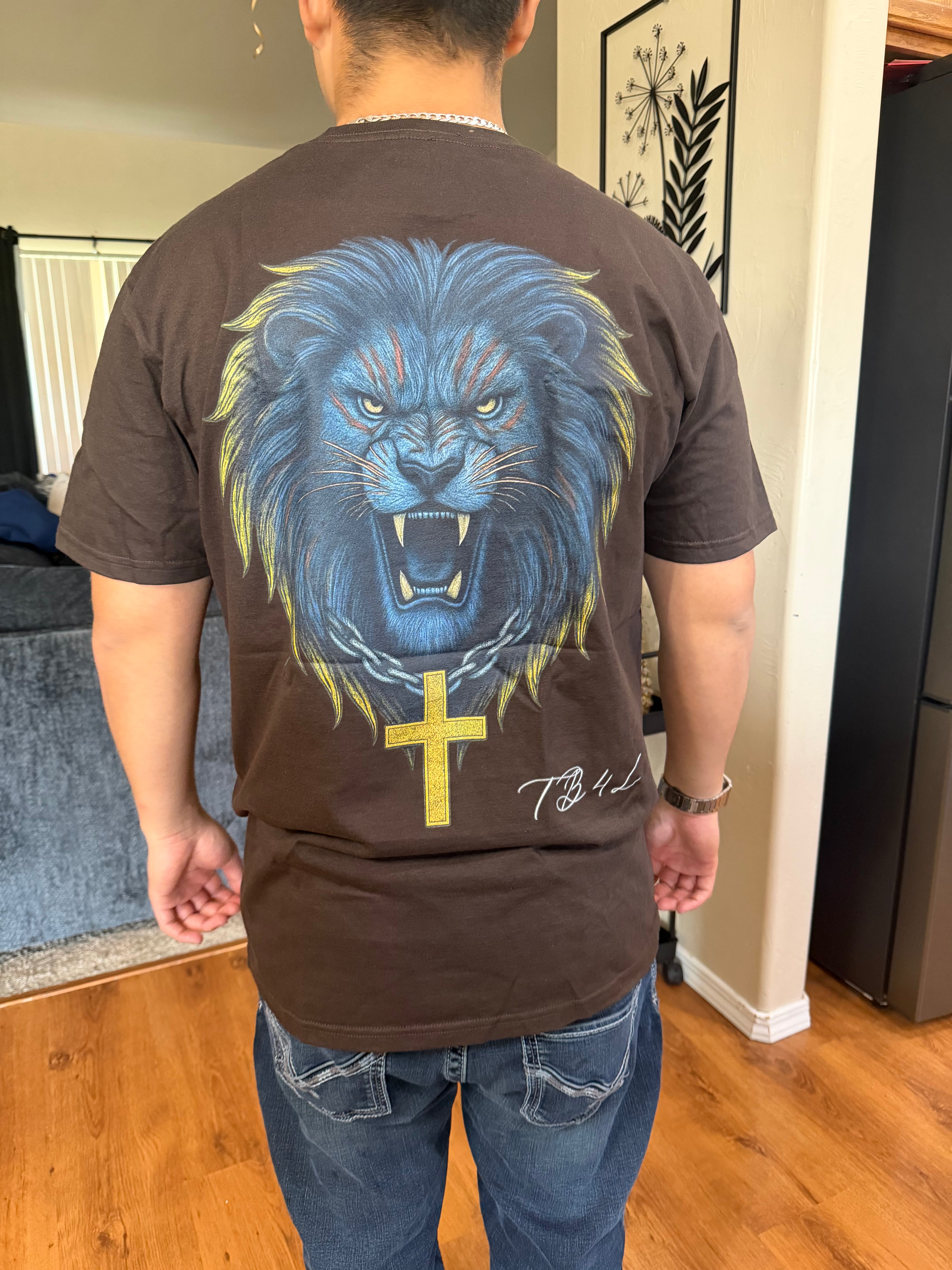 Roaring Lion Cross T-Shirt — Bold Graphic Tee (T B 4 L)